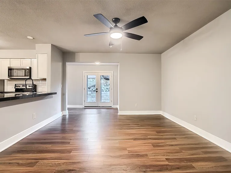 5909 Lago Vista Way #D — Photo 10