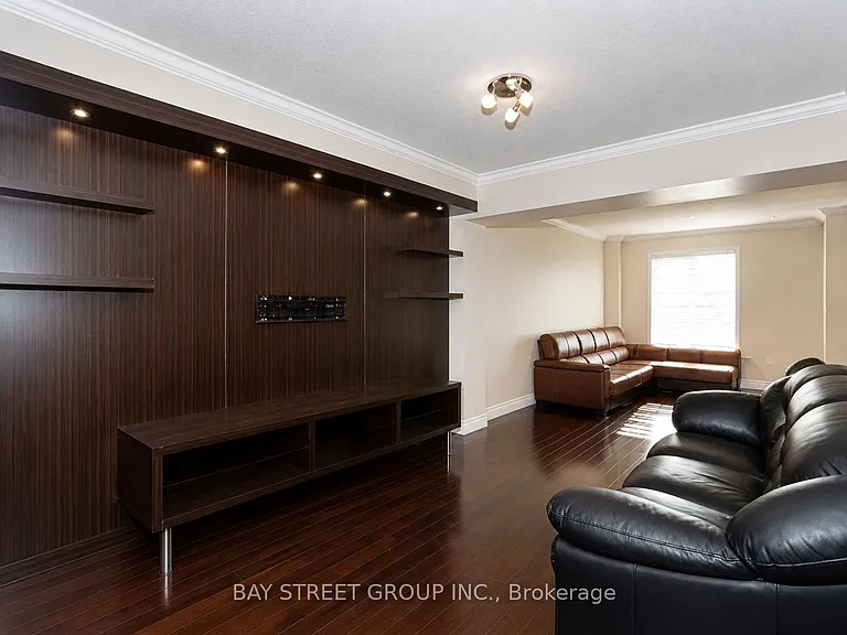 506 Bur Oak Ave — Photo 3