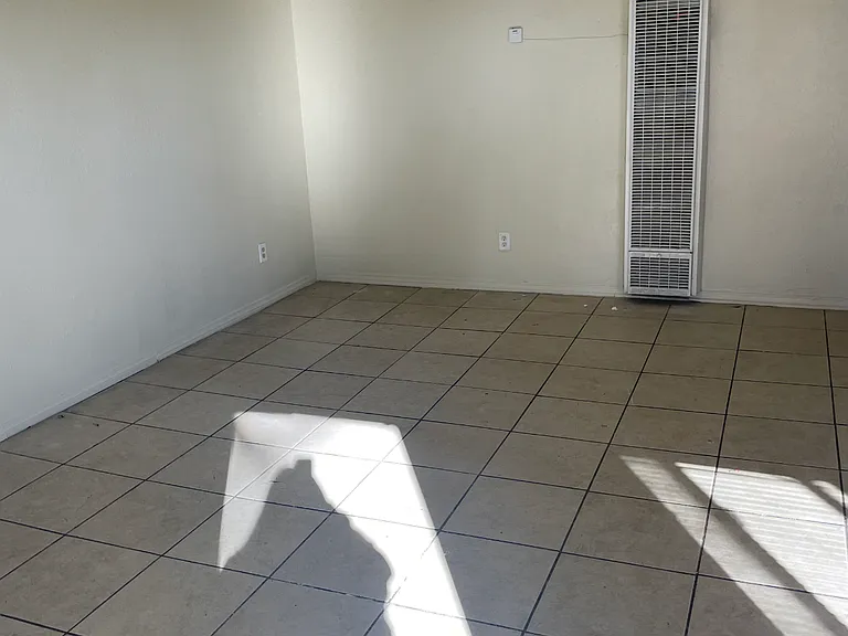 1232 N Sierra Way #10 — Photo 2