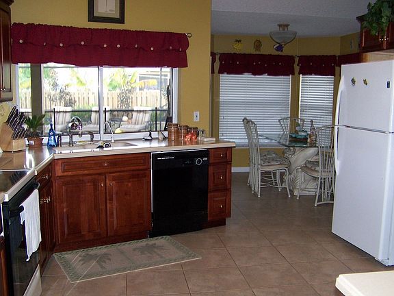 3rd image of 1480 SE Bayharbor St