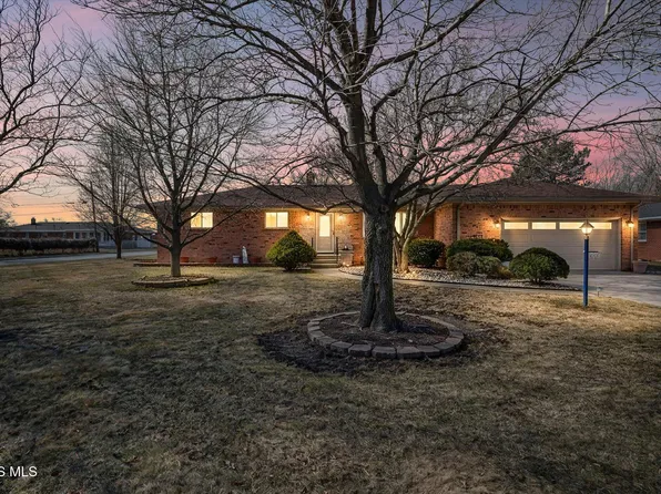 401 Meadow Ln, Walbridge, OH 43465