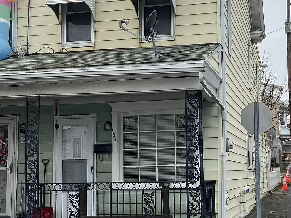 122 N Poplar St