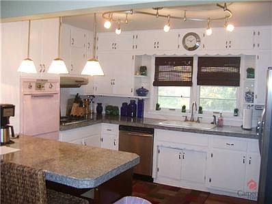4th image of 105 W Dudley Ave