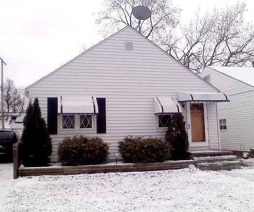 5th image of 18801 Parkmount Ave
