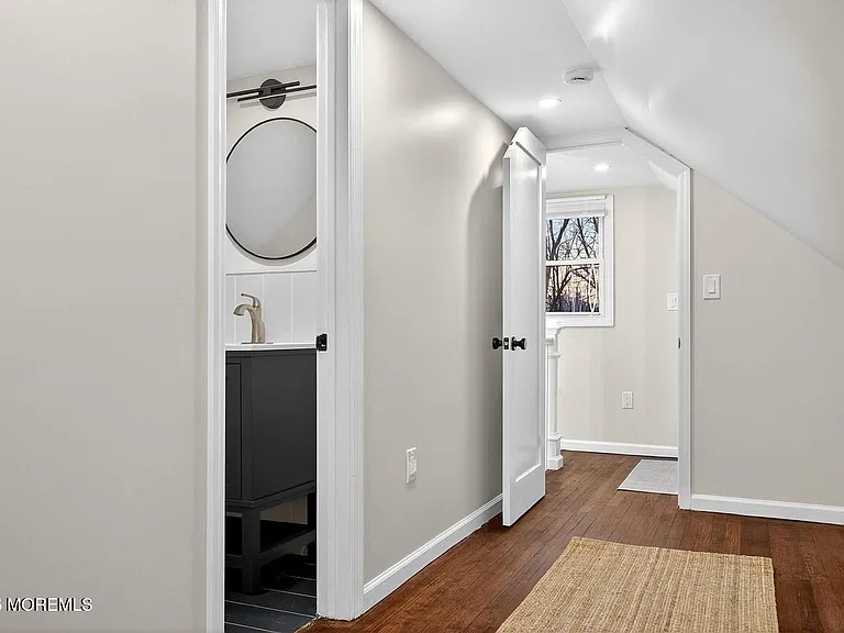 5 Lois Ave — Photo 9