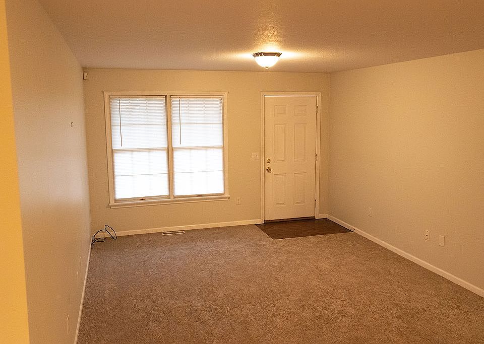 1st image of 203 Turnberry Ct NE #203