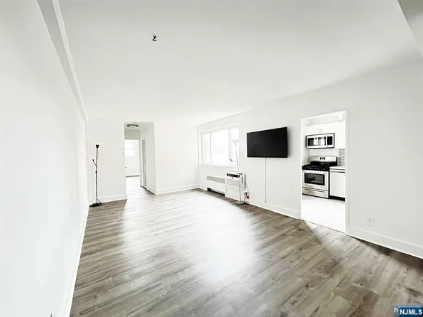2345 Linwood Ave APT 3E, Fort Lee, NJ 07024