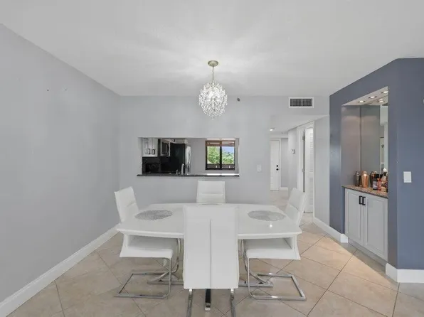 2206 S Cypress Bend Dr, Pompano Beach, FL