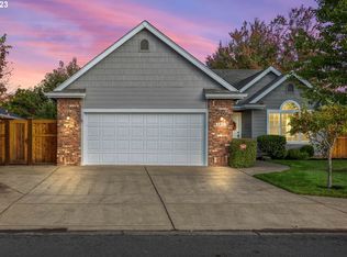 1129 Regency Dr, Eugene, OR 97401