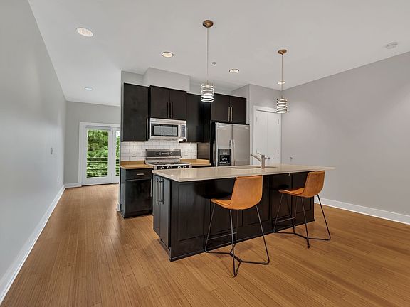 5th image of 1100 Russell St #102-1