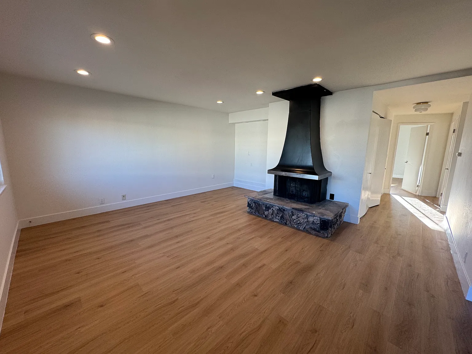 2 bed, 1060 sqft, $3,400 — Photo 3