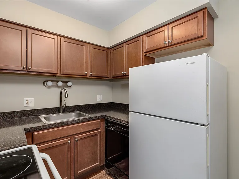 1 bed, 1.0 bath, 670 sqft, $1,225 — Photo 10