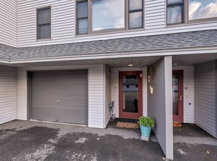 17 Moonlight Dr, Newmarket, NH 03857