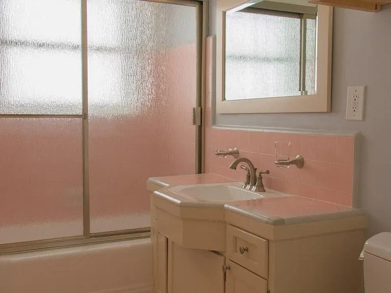 438 S Palm Dr #D — Photo 13