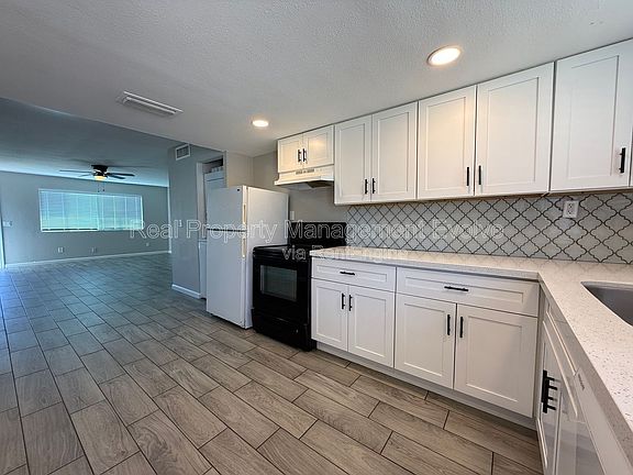 4th image of 3302 W Loma Ln Unit 3