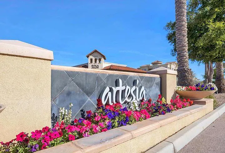 1 bed, 1.0 bath, 1001 sqft, $2,650 — Photo 2