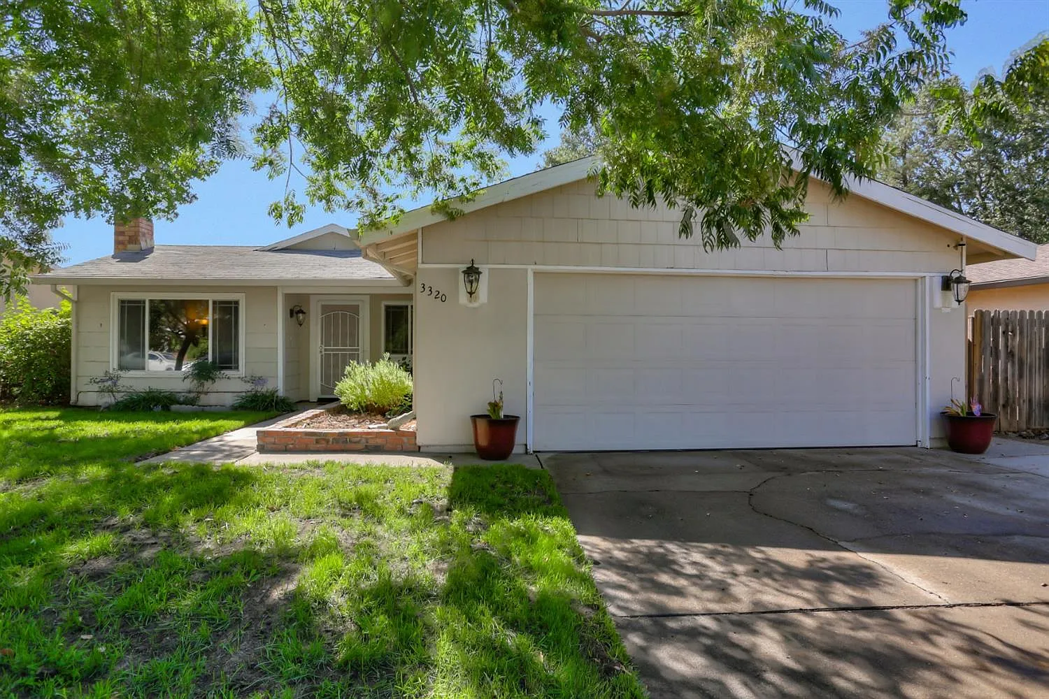 3320 Eclipse Ct photo 1
