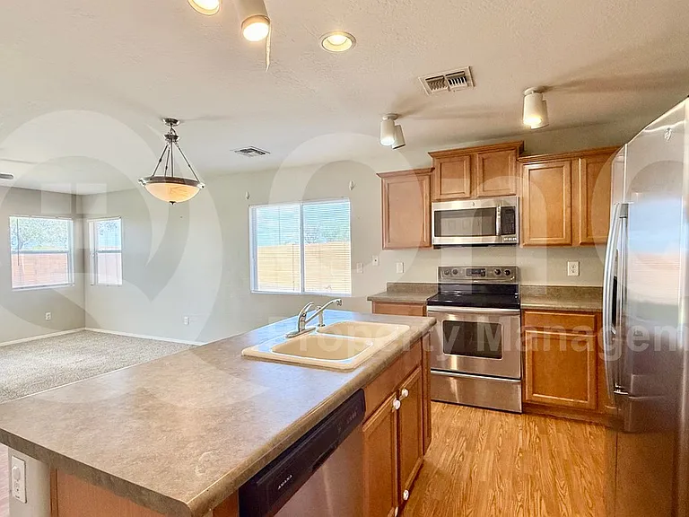 10464 N 116th Ln — Photo 7