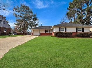 135 Raymond Dr, Hampton, VA 23666