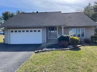 7 Valley Rd, Manalapan, NJ 07726