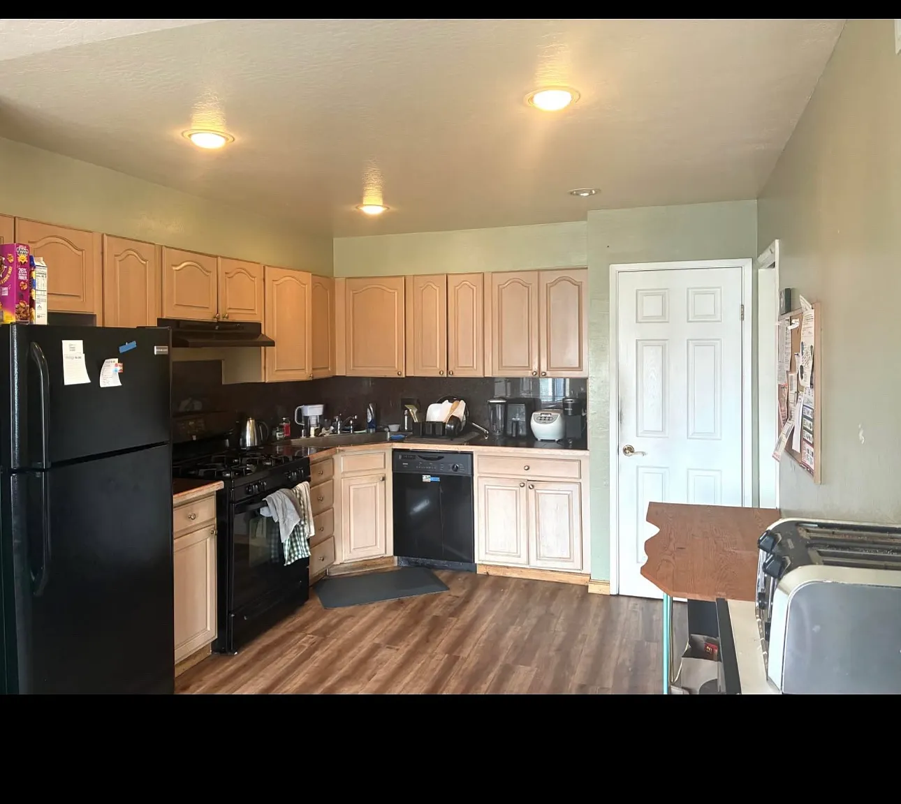 5 bed, $1,045 — Photo 2