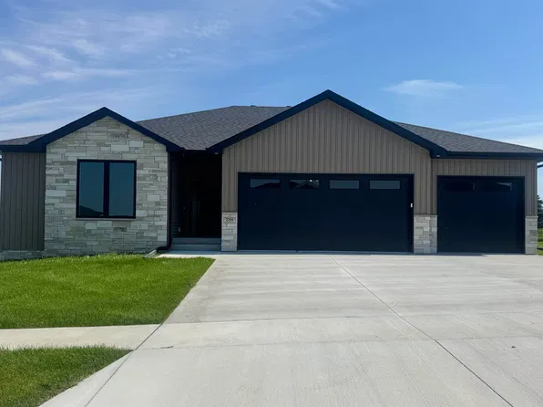 2204 Blackberry Dr, Norfolk, NE 68701