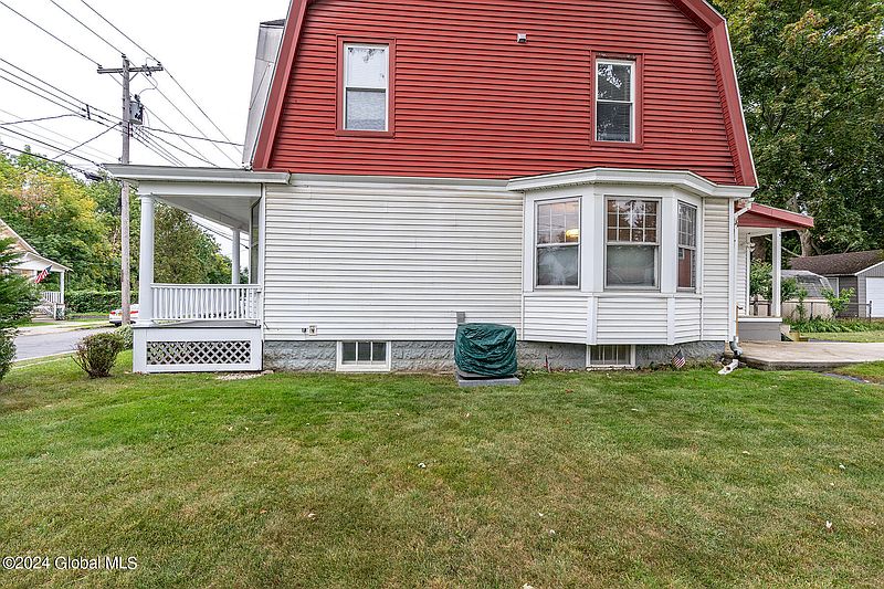 5th image of 1685 Oneida Street