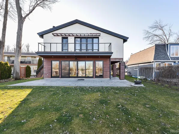 1211 Wilbur St, Pinckney, MI 48169