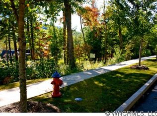 27 Wordsworth Rd, Black Mountain, NC 28711