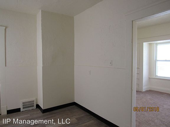 3rd image of 861 E 144th St
