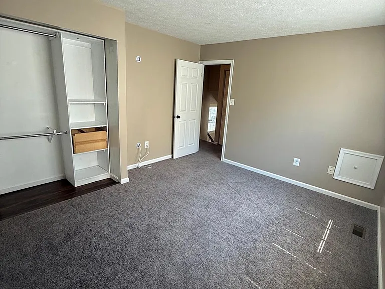 805 London Ct — Photo 23