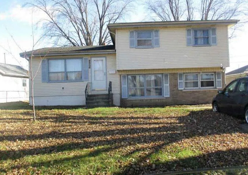 640 Lakeview Dr photo 1