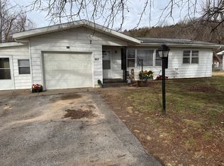 807 N 4th St, Ozark, MO 65721