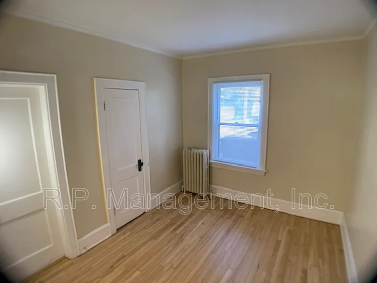 1434 W 32nd St #1 — Photo 15