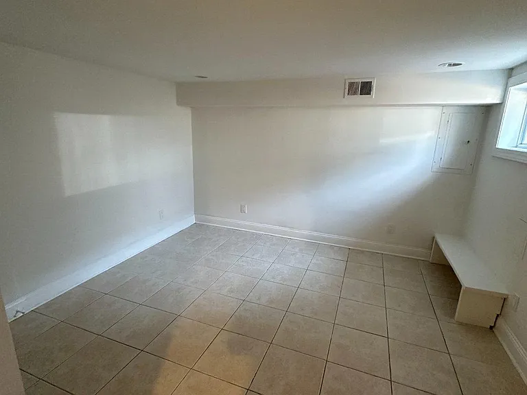 447 Lamont St NW — Photo 3