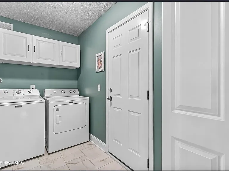 513 Catamaran Dr — Photo 10