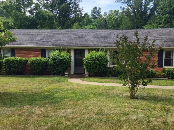145 Robinhood Pl, Madison Heights, VA 24572