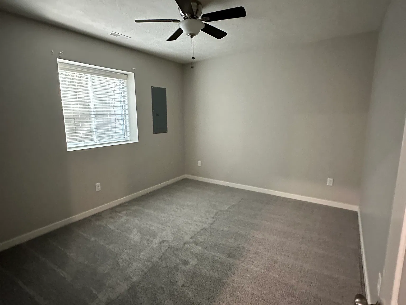 3 bed, 1216 sqft, $1,900 — Photo 3