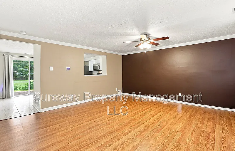 3 bed, 1.5 bath, 1120 sqft, $2,650 — Photo 2