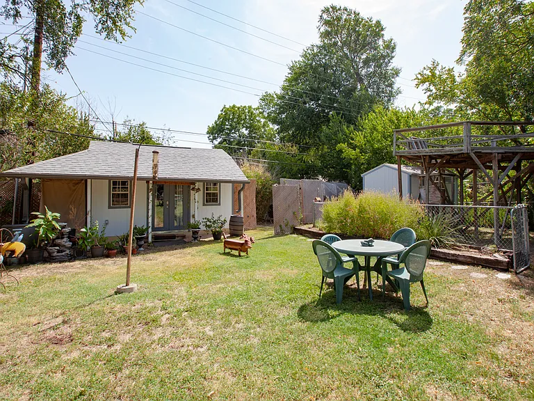 2410 Elmglen Dr — Photo 24