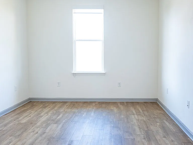 524 Elm St — Photo 13