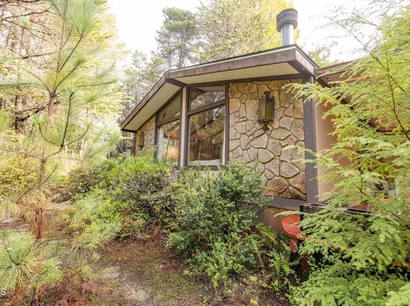 3350 King Salmon Ln, Albion, CA 95410