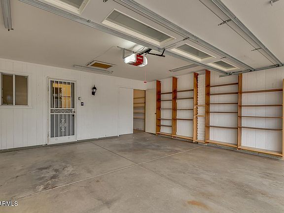 3rd image of 10424 W Wininger Cir