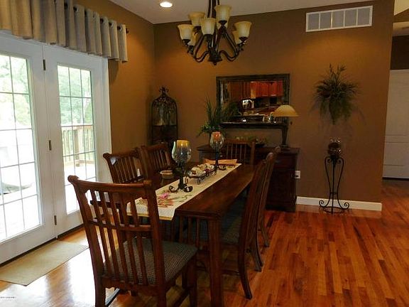 3rd image of 2113 Red Oak Dr Unit A
