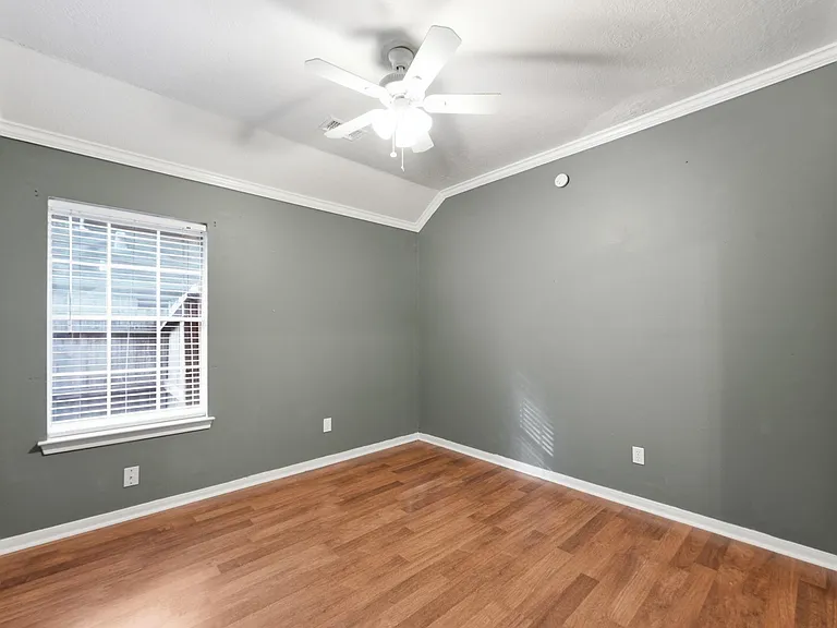 1813 Oak Wood Dr E — Photo 33