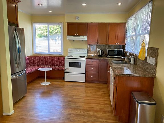 2nd image of 32 Cliffside Dr