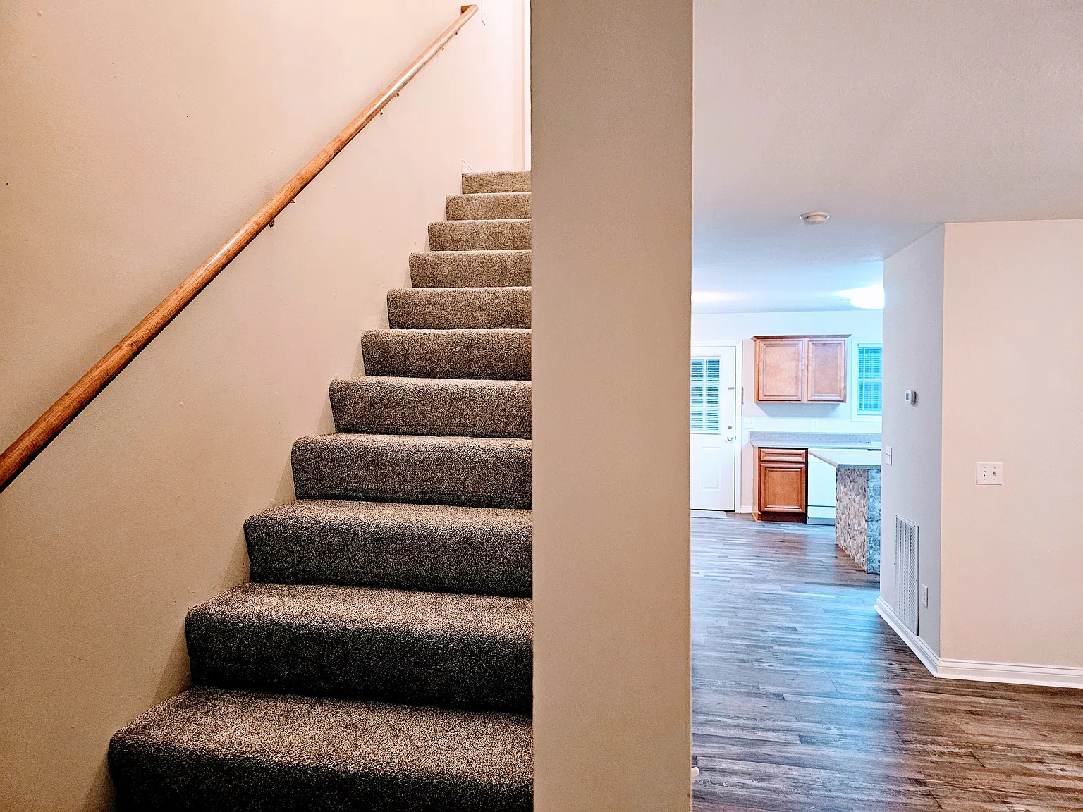 2 bed, 2.5 bath, 1100 sqft, $1,300 — Photo 4
