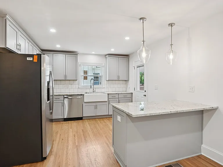 2318 Amesbury Ave — Photo 12