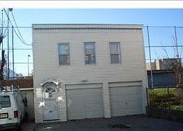 1 Family w/ 2BR 