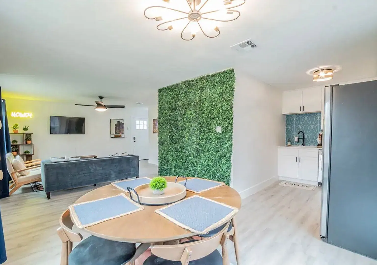 3 Bed / 2 Bath Home with Garage & Fenced Yard in Southeast Austin — Photo 4